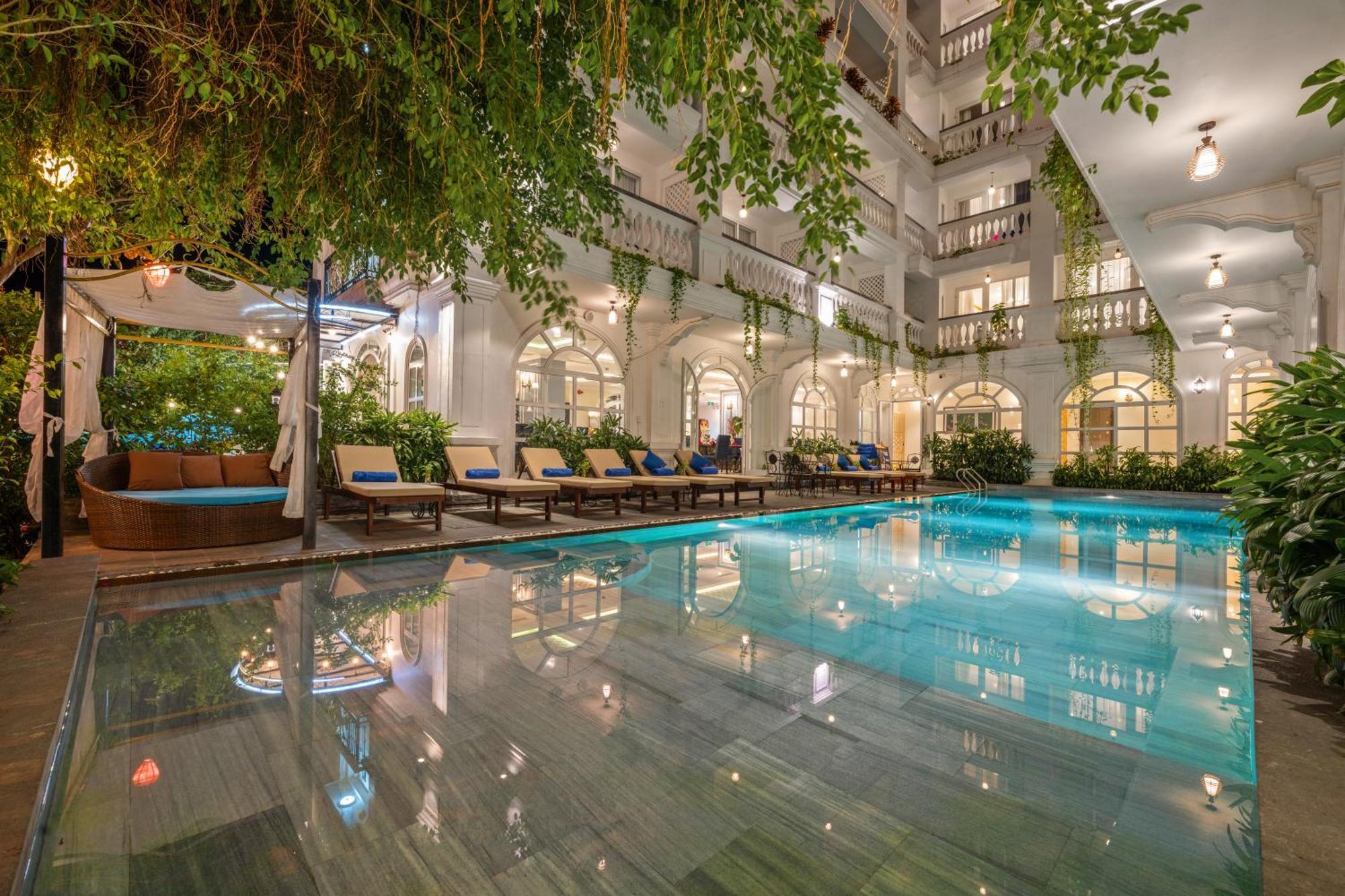 Отель Blue Sky Boutique & 4*